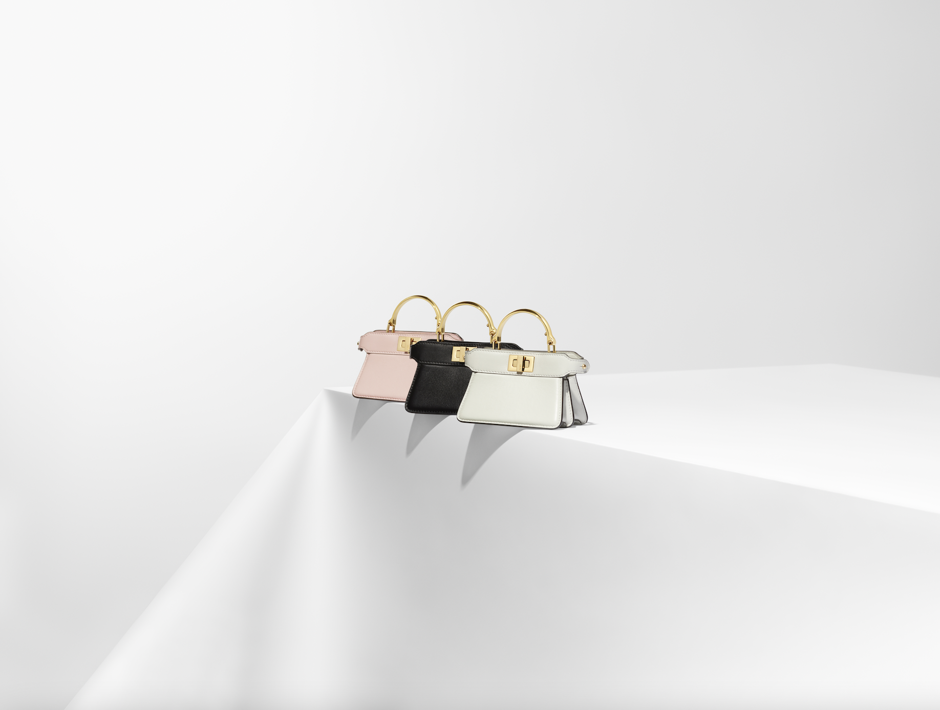 Fendi　フェンディ　ハラコ　バングル　ウォッチ　スクエア　4008 FENDI - Fendi フェンディ ハラコ バングル ウォッチ スクエア 4008の